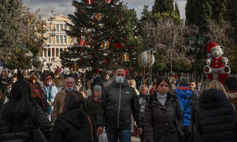 Η Ομικρον μας έφερε "δώρο" τις μάσκες τα Χριστούγεννα - Ερχονται νέα μέτρα στη διασκέδαση